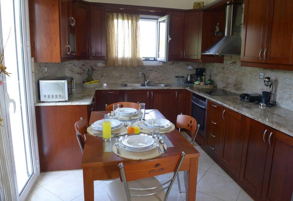 Simos' Sea View House Villa Nikopolis Eksteriør billede